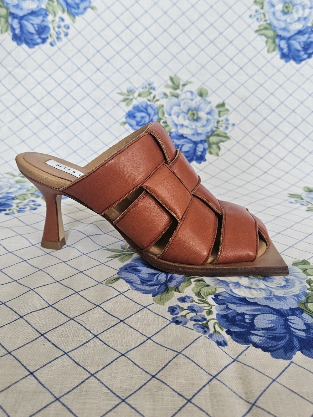MIISTA Women's Tan Leather Woven Slide Sandals - Picture 3 of 10